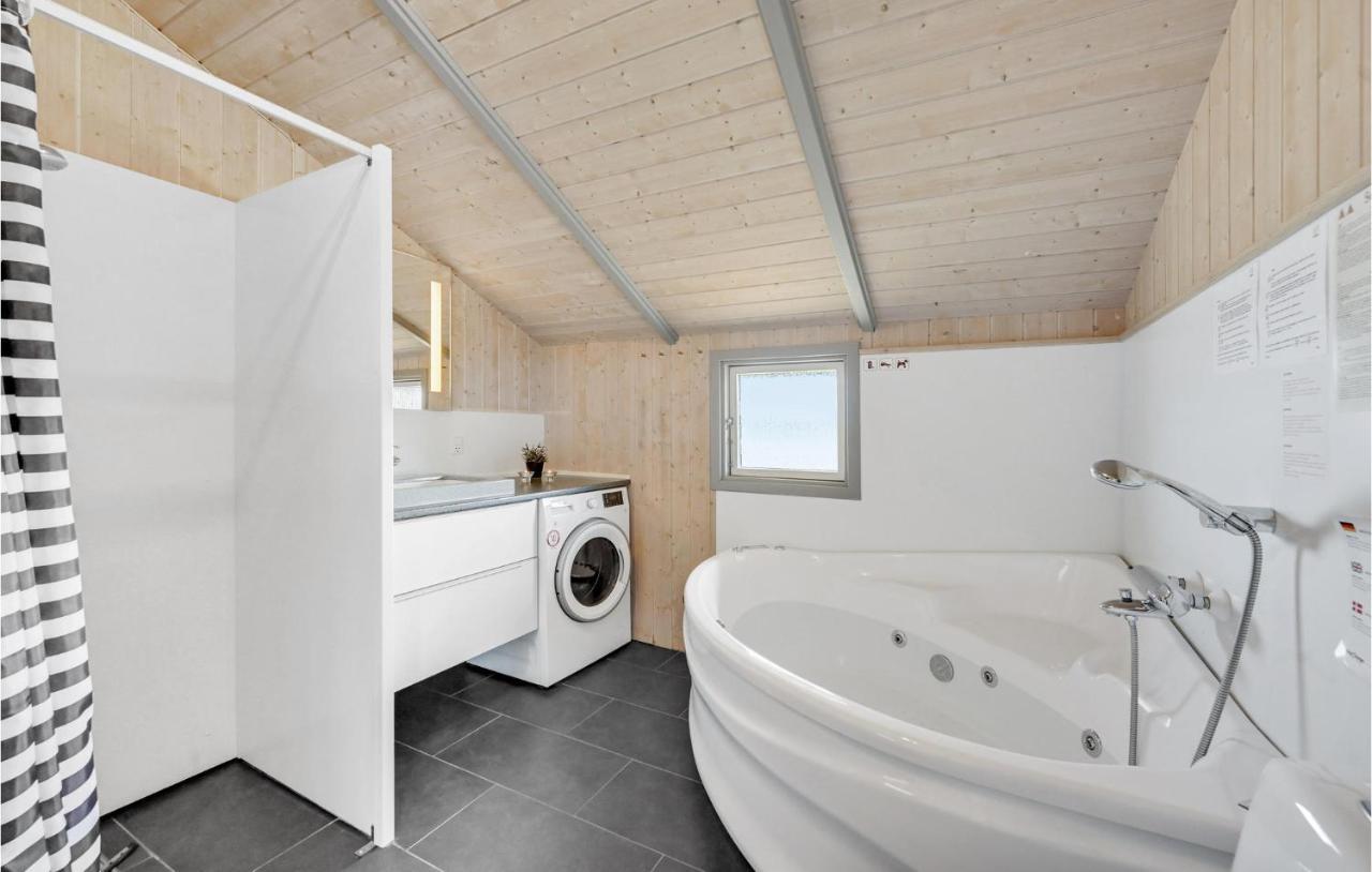 Stunning Home In Hvide Sande With Kitchen Bjerregård Zewnętrze zdjęcie